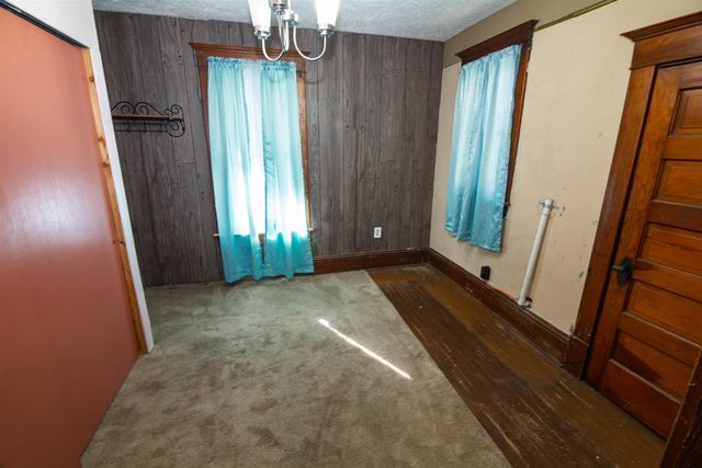 610 State St, Salina, KS 67401