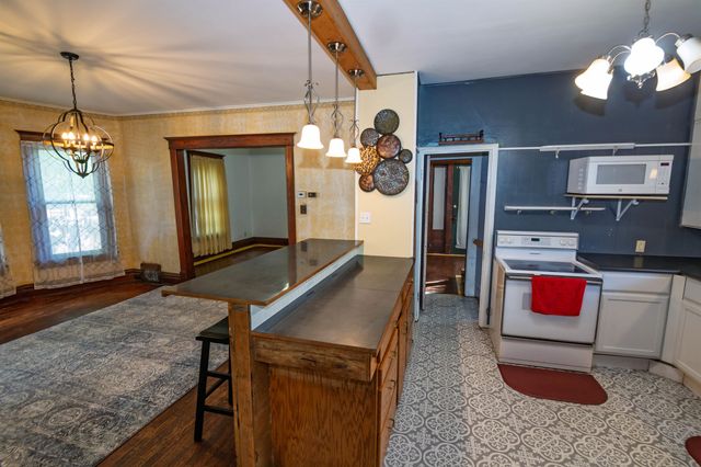 610 State St, Salina, KS 67401