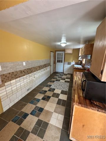 1739 Lockport Street, Niagara Falls, NY 14305