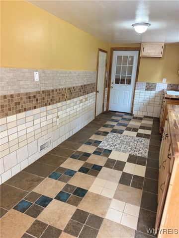 1739 Lockport Street, Niagara Falls, NY 14305