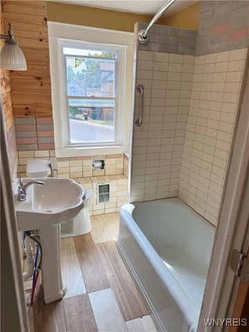 1739 Lockport Street, Niagara Falls, NY 14305