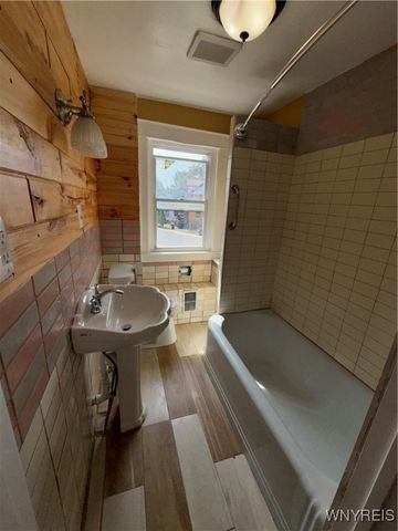 1739 Lockport Street, Niagara Falls, NY 14305