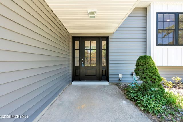 14 Timberline Drive, Howell, NJ 07731