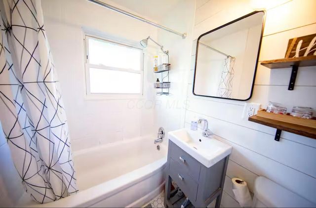 221 Lincolnshire Road, Columbus, OH 43230