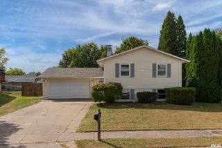 1927 W 55TH Street, Davenport, IA 52806