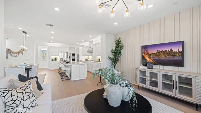 701 Sonia, Irvine, CA 92618