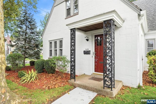 688 Bogert Road, River Edge, NJ 07661