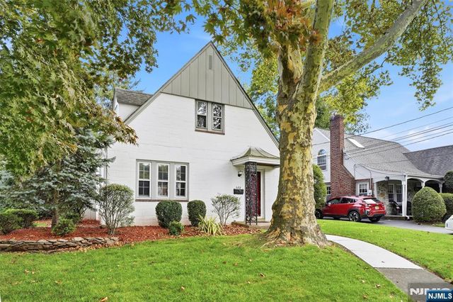 688 Bogert Road, River Edge, NJ 07661