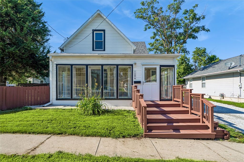 1204 Fremont Street, Des Moines, IA 50316