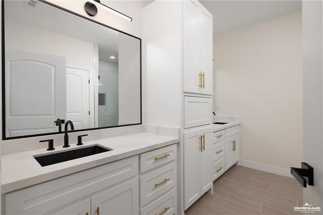 906 La Laguna Road, Mission, TX 78572