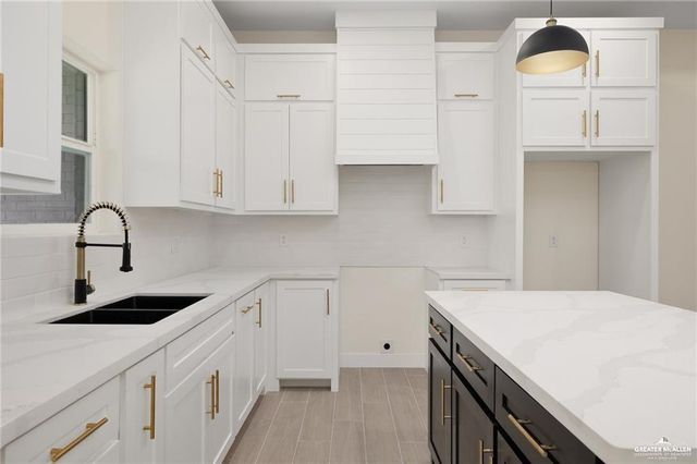 906 La Laguna Road, Mission, TX 78572