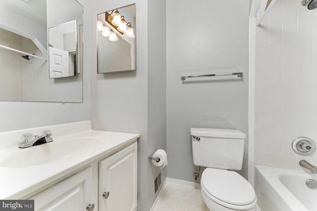 7962 YANCEY DR, Falls Church, VA 22042