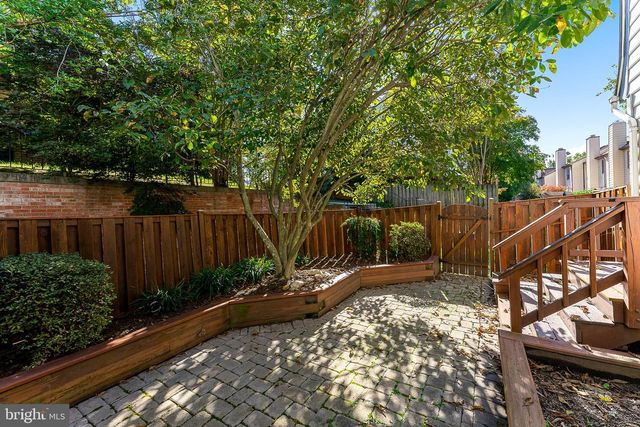 7962 YANCEY DR, Falls Church, VA 22042