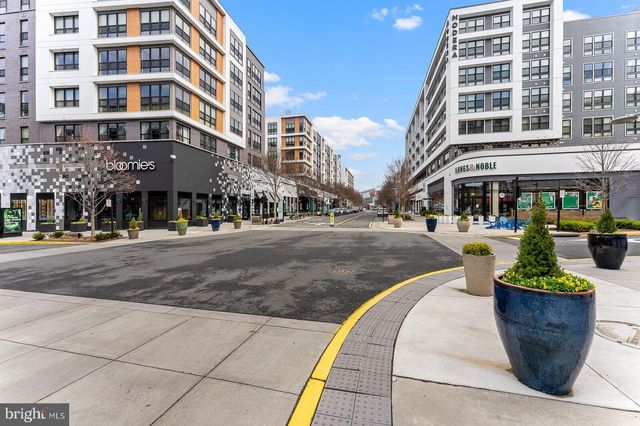 7962 YANCEY DR, Falls Church, VA 22042