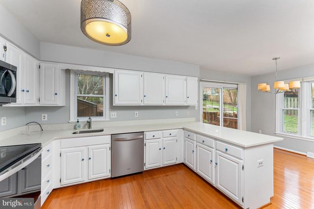 7962 YANCEY DR, Falls Church, VA 22042