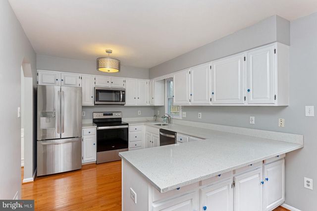 7962 YANCEY DR, Falls Church, VA 22042