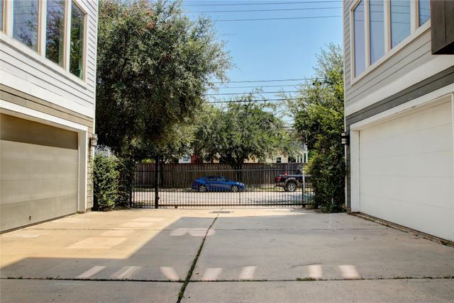 3230 La Branch Street, Houston, TX 77004