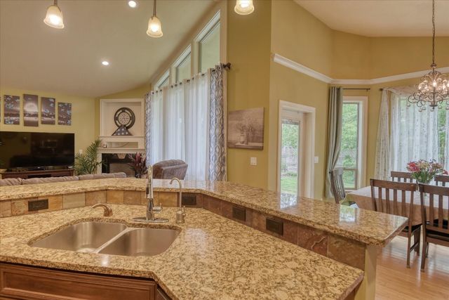11604 N GALAHAD Dr, Spokane, WA 99218
