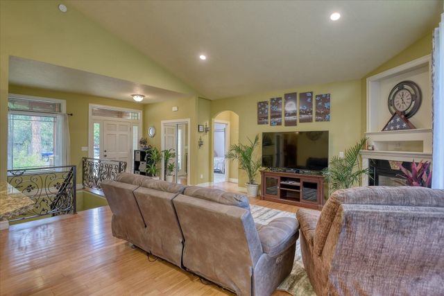 11604 N GALAHAD Dr, Spokane, WA 99218