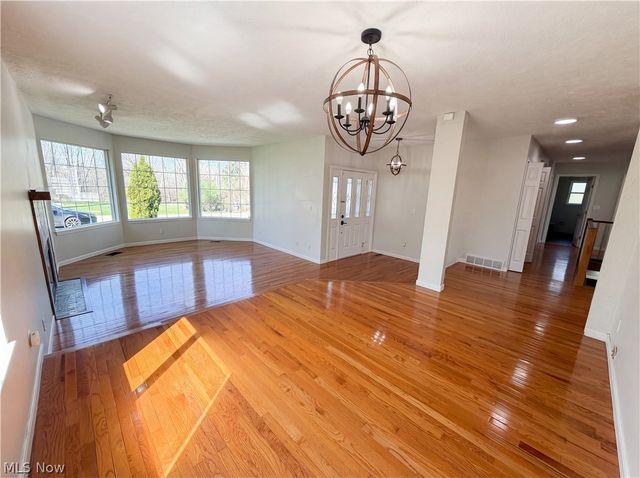 7049 Woodland Avenue, Chagrin Falls, OH 44023