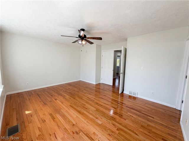 7049 Woodland Avenue, Chagrin Falls, OH 44023