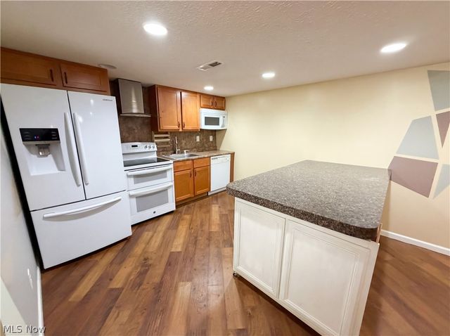 7049 Woodland Avenue, Chagrin Falls, OH 44023