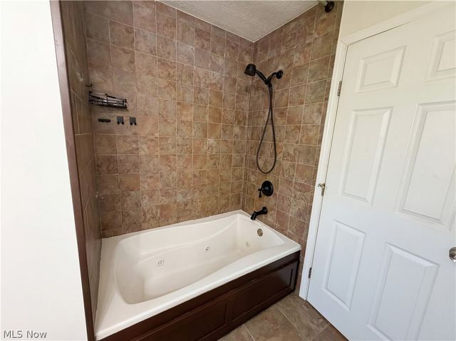 7049 Woodland Avenue, Chagrin Falls, OH 44023