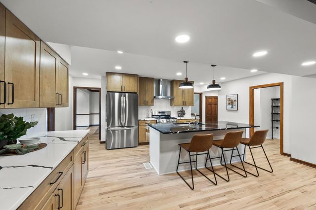 243 E Schreyer Place, Columbus, OH 43214