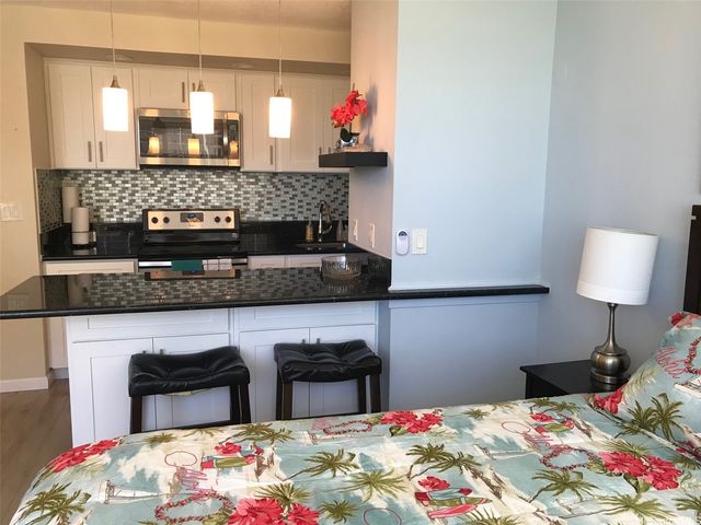 2500 Kalakaua Avenue 1106, Honolulu, HI 96815