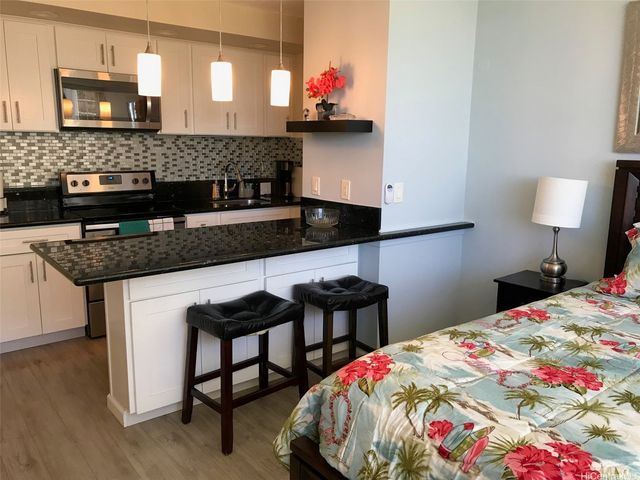 2500 Kalakaua Avenue 1106, Honolulu, HI 96815