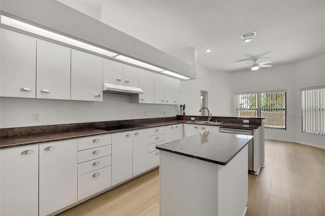 18401 30TH STREET, Lutz, FL 33559