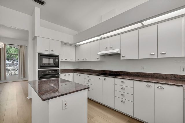 18401 30TH STREET, Lutz, FL 33559