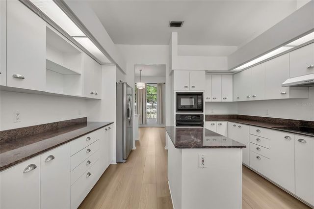 18401 30TH STREET, Lutz, FL 33559