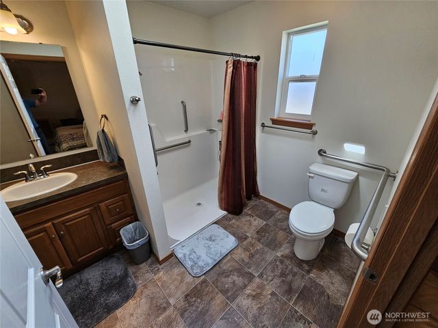 9214 Applegate Loop SW, Rochester, WA 98579