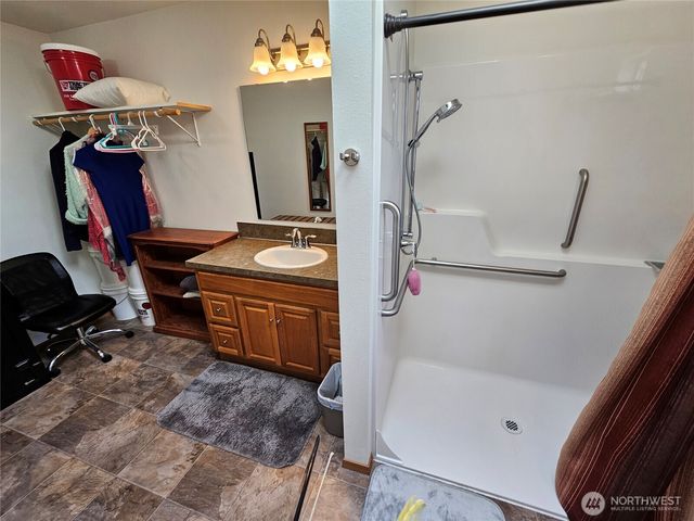9214 Applegate Loop SW, Rochester, WA 98579