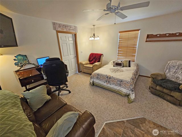 9214 Applegate Loop SW, Rochester, WA 98579