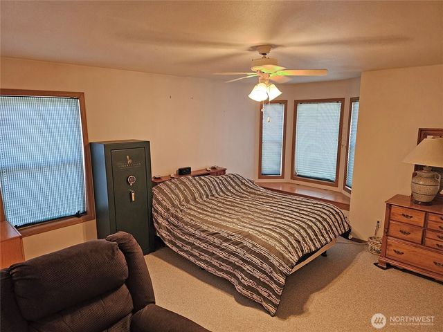 9214 Applegate Loop SW, Rochester, WA 98579