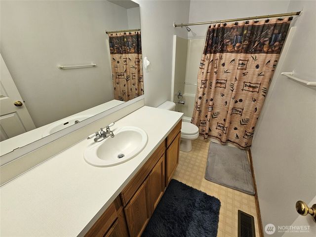 9214 Applegate Loop SW, Rochester, WA 98579