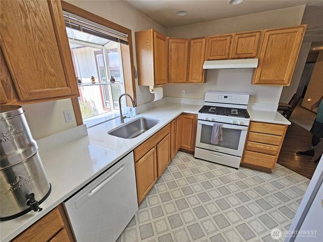 9214 Applegate Loop SW, Rochester, WA 98579
