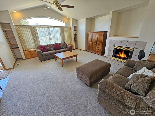 9214 Applegate Loop SW, Rochester, WA 98579