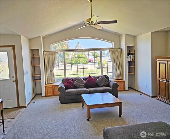 9214 Applegate Loop SW, Rochester, WA 98579