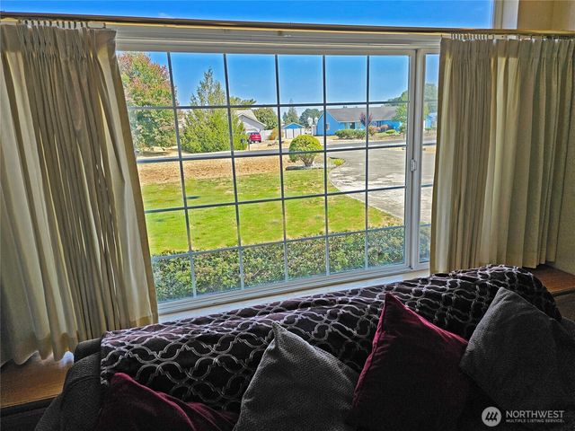 9214 Applegate Loop SW, Rochester, WA 98579