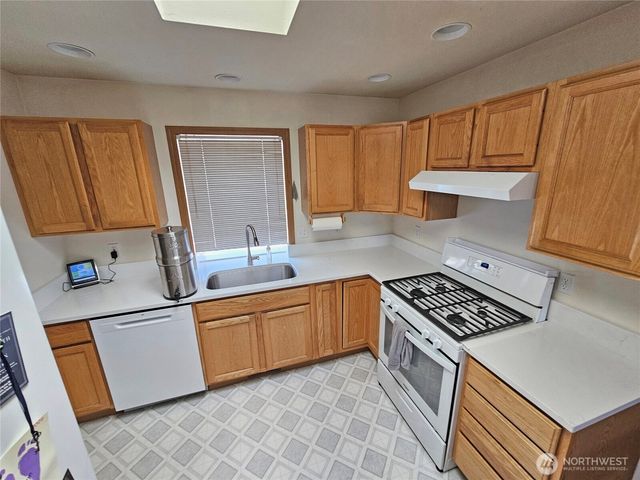 9214 Applegate Loop SW, Rochester, WA 98579