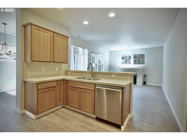 11759 Sw MURRE Ter 550, Beaverton, OR 97007