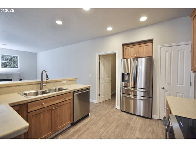 11759 Sw MURRE Ter 550, Beaverton, OR 97007