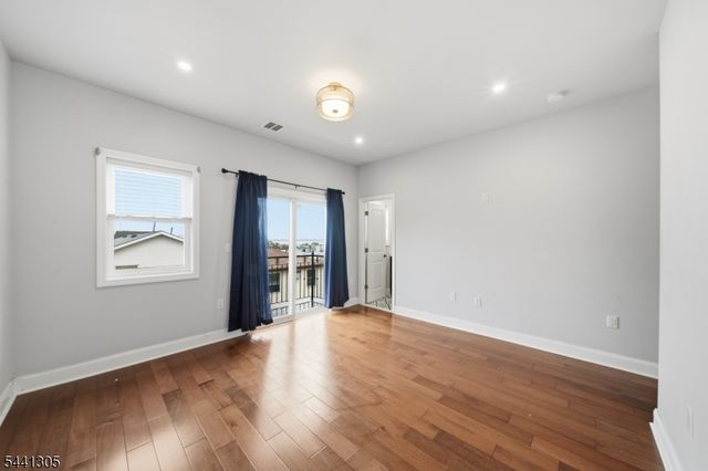 19 Terhune Ave, Jersey City, NJ 07305