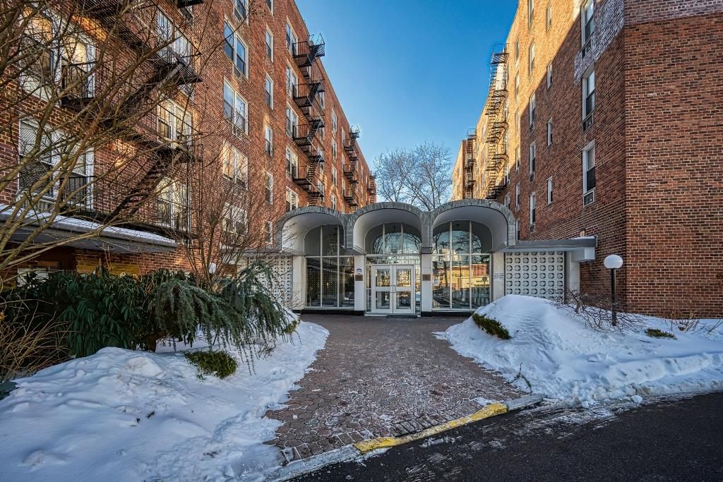 5440 Little Neck Pkwy Apt 6G, New York City, NY 11362