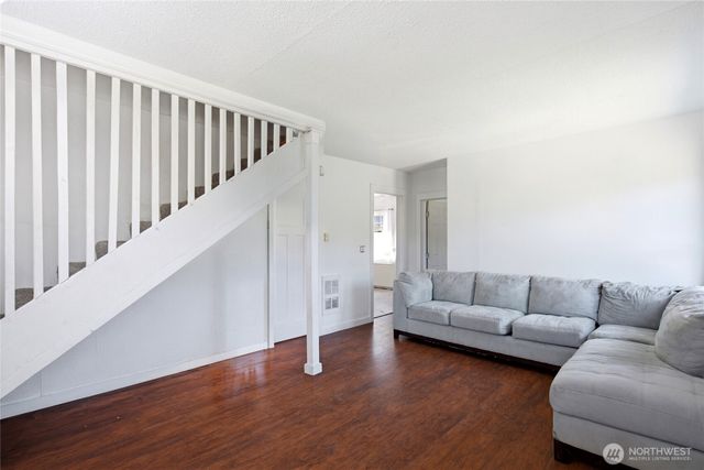 709 Celery Avenue, Algona, WA 98001