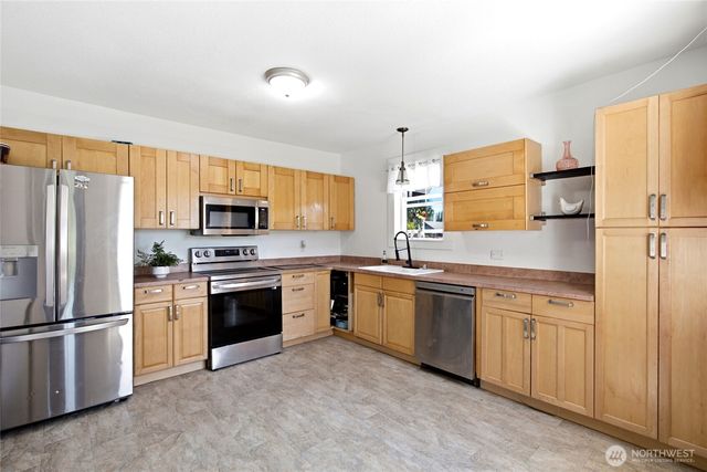 709 Celery Avenue, Algona, WA 98001