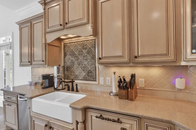 835 Savannah West Ct, Springfield, TN 37172